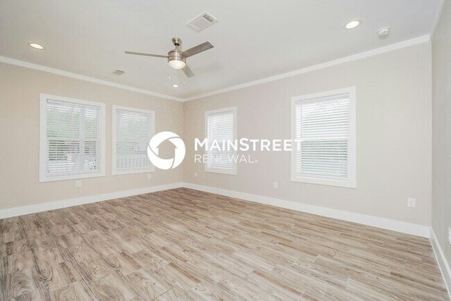 Building Photo - 4 Bedroom Pet-Friendly Home in San Antonio, TX with Main Street Renewal