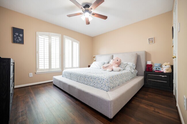 Building Photo - 1823 Blue Water Bay Dr