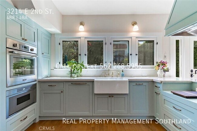 Building Photo - 4 BEDROOM 3 1/2 BATH ESTATE SITUATED IN PR...