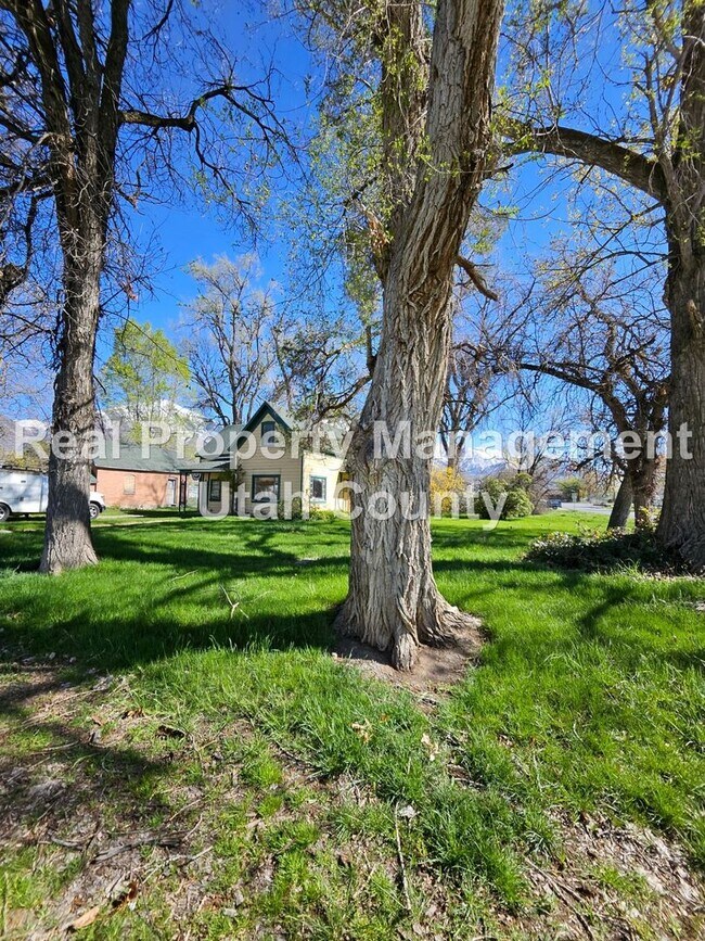 Building Photo - 209 S 400 E