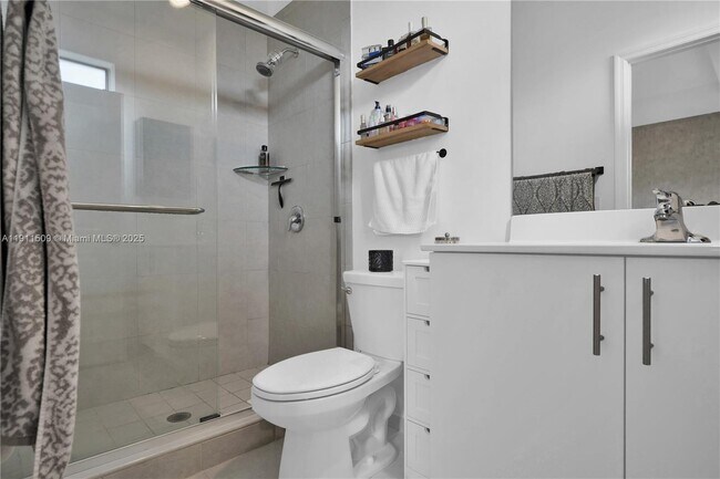 Building Photo - 909 NE 211th St