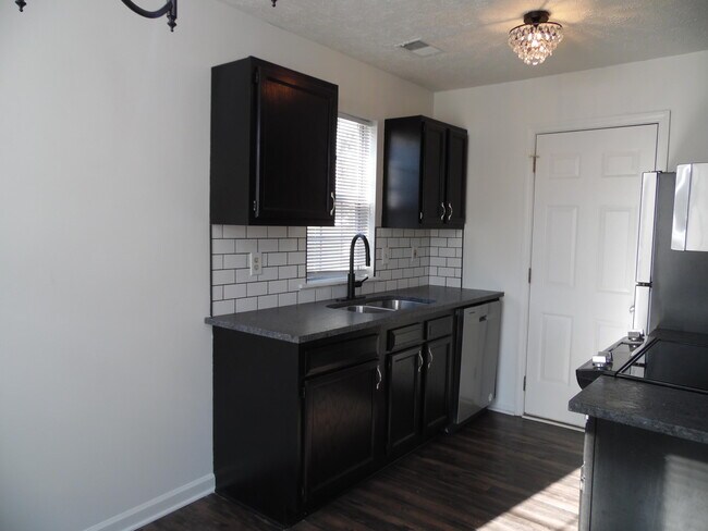 Building Photo - 2800 Kasey Ct