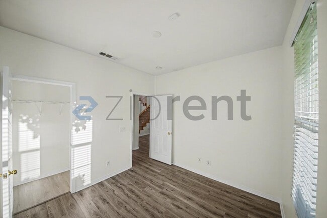 Building Photo - Unit