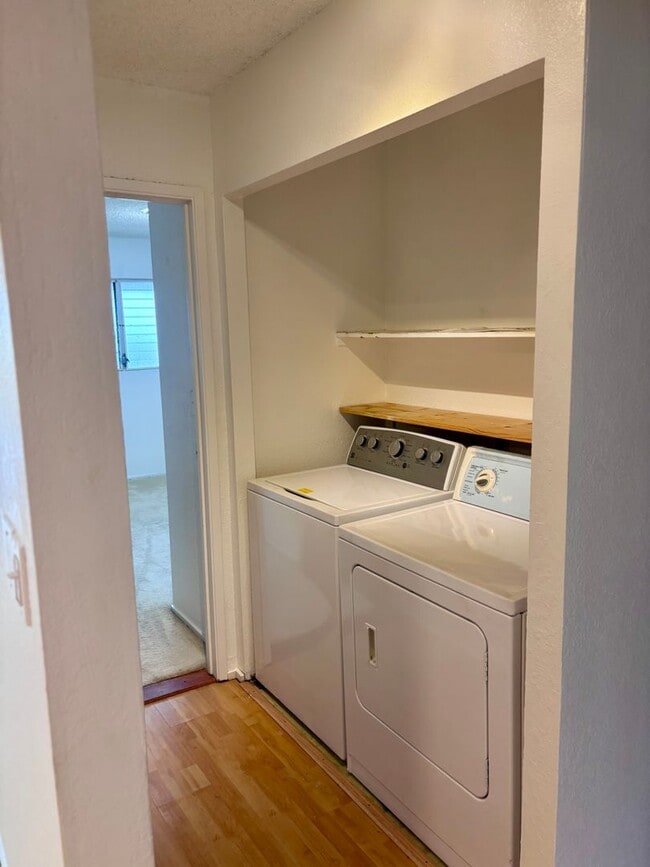 Building Photo - AVAILABLE NOW | 2 Bedroom, 1 Bathroom Townhome | Located at Waiau Garden Court Community | Includ...