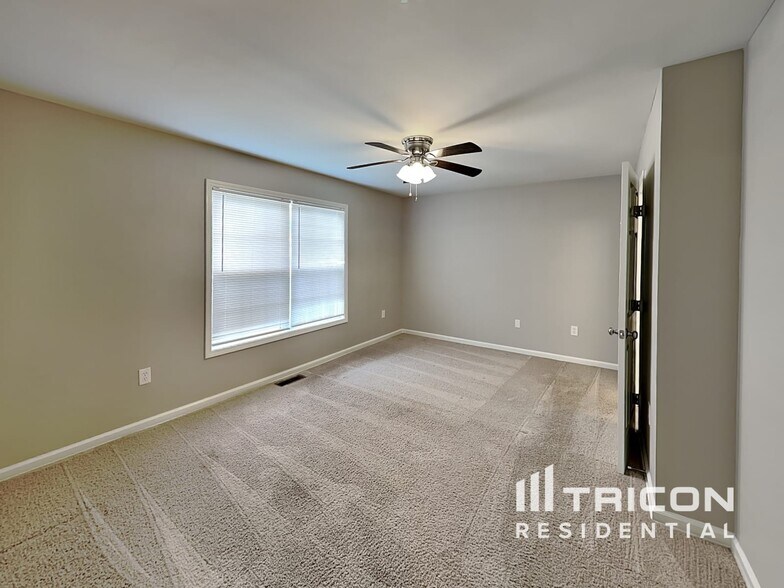 Building Photo - 1657 Lemming Dr SE