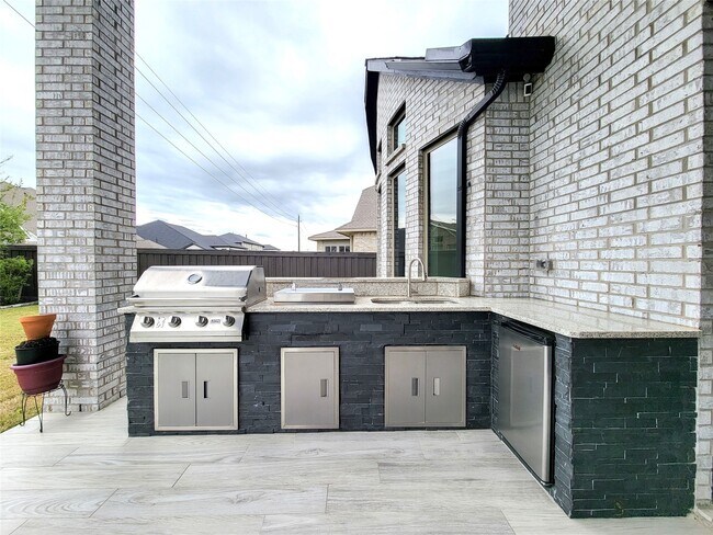 Building Photo - 13806 Friarstone Pointe Dr