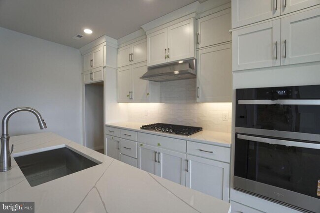 Building Photo - 332 Aspen Wy