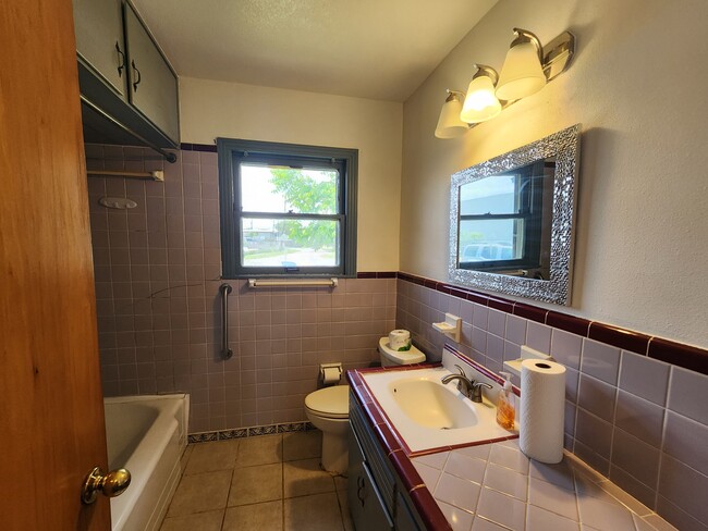 Building Photo - 937 Rossi Dr