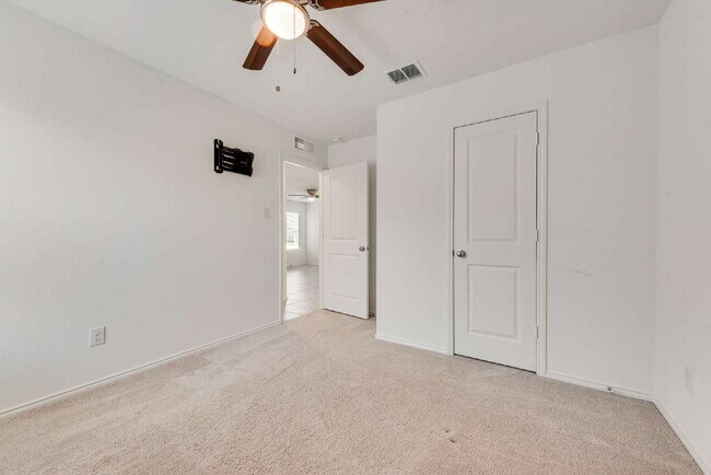 Building Photo - Charming 3-Bedroom Home with 2 Full Baths in Justin, TX – Cozy Living at Shale Creek