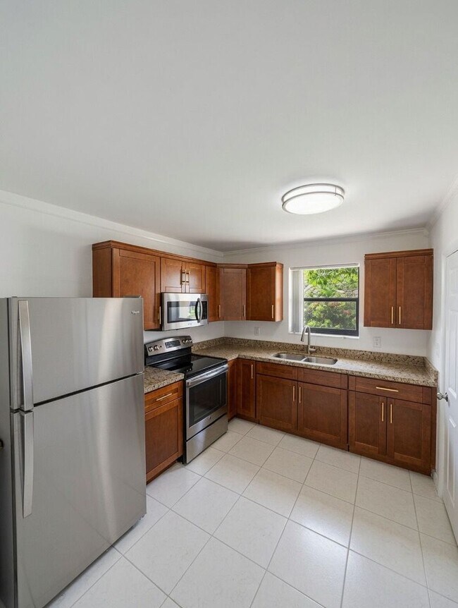 Building Photo - 3/2 Single family house - Move-in ready single-family home in an unbeatable location!