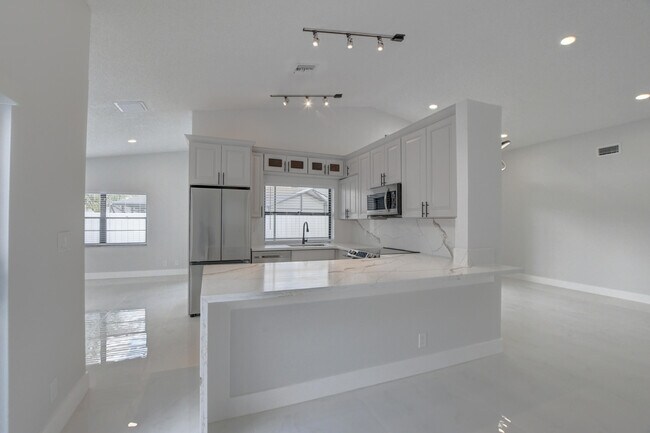 Building Photo - 20995 Country Creek Dr