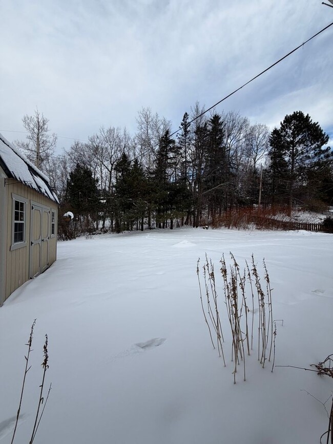 Building Photo - AVAILABLE NOW- 3 BED 2 BATH Home!