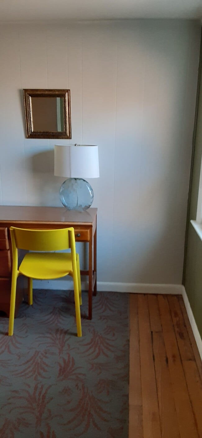 Building Photo - 992 Broad Ln