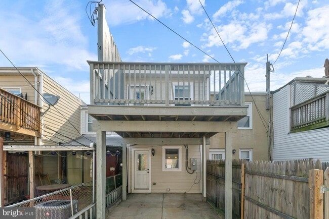 Building Photo - 1614 Clarkson St