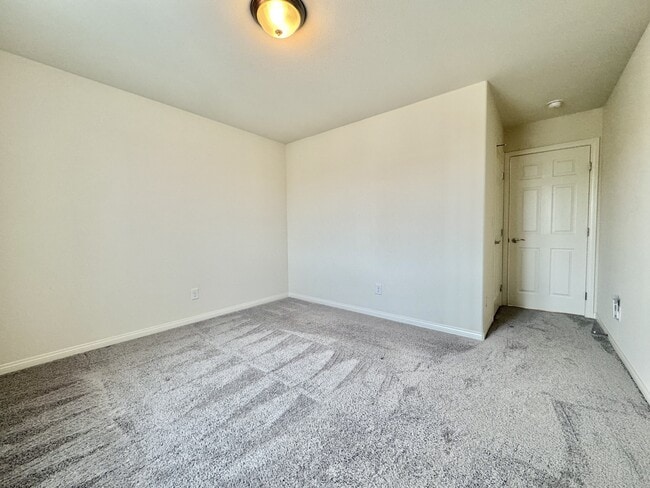 Building Photo - 9227 S Park St