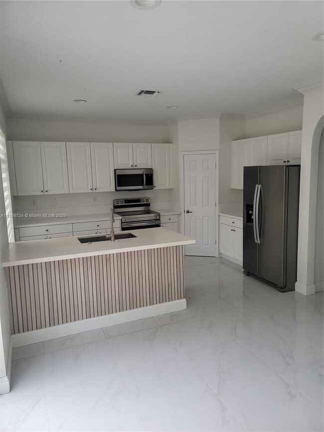 Building Photo - 5621 NW 112th Ct