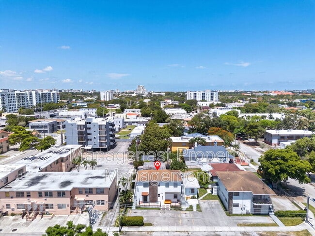 Building Photo - 614 SW 19th Ave
