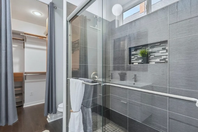 Building Photo - Beautiful 3 Bedroom 2.5 Bathroom Home!