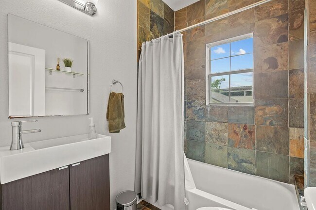 Building Photo - 2111 E 8th St