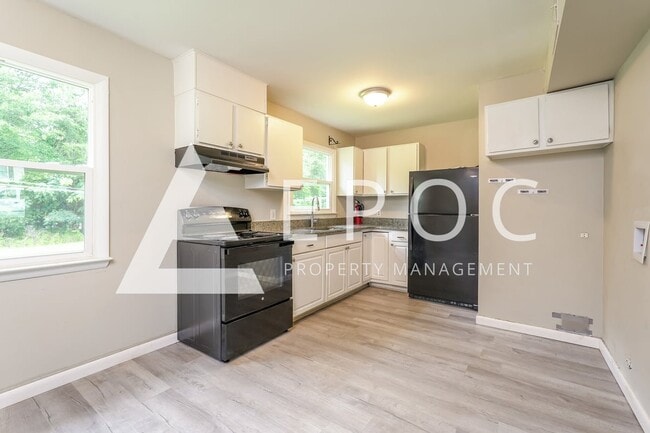 Building Photo - 4114 Carnation Dr