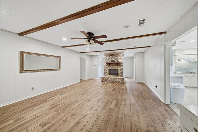 Building Photo - 3226 Springhill Dr