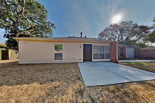 Building Photo - 2007 Barronett Bend