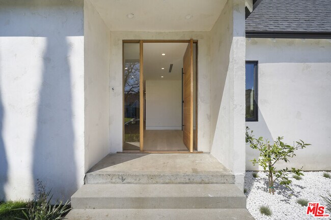 Building Photo - 1161 Stearns Dr