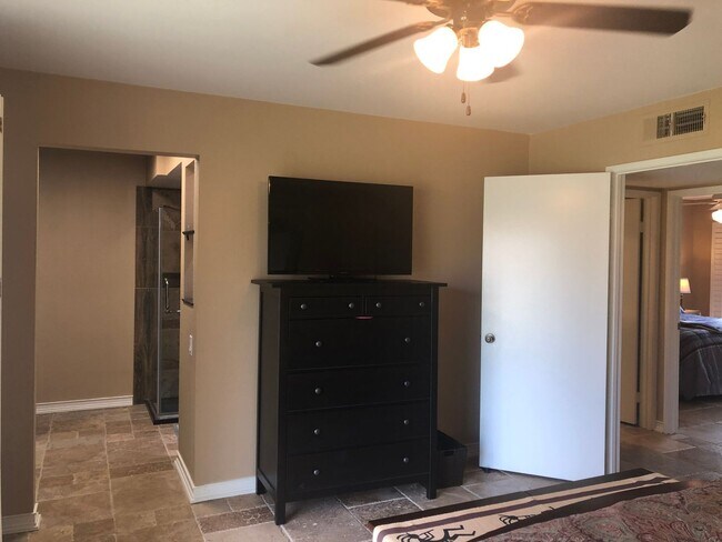 Building Photo - Perfect & Newly Updated Vacation Home, 45+ Active Adult Community. Available May through October2026