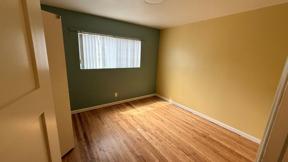 Building Photo - 659 W Riggin St