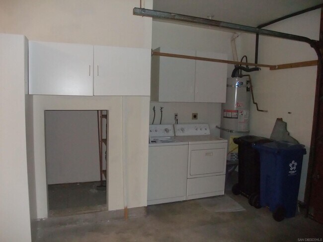 Building Photo - 8614 Villa La Jolla Dr