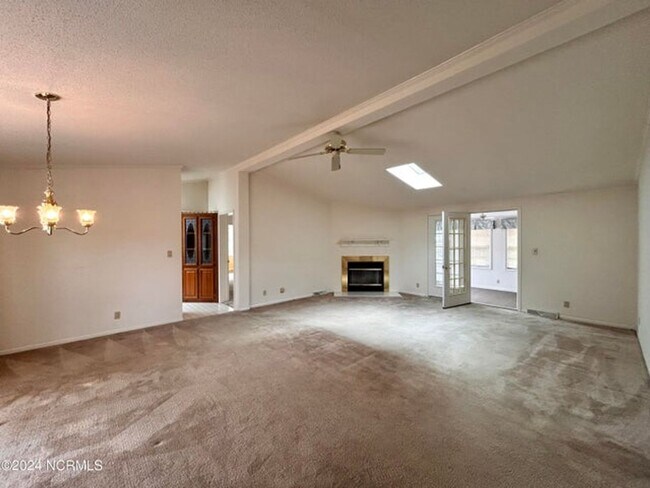 Building Photo - 1075 Captains Ct