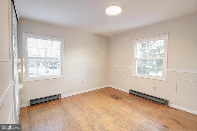 Building Photo - 1411 W 12th St