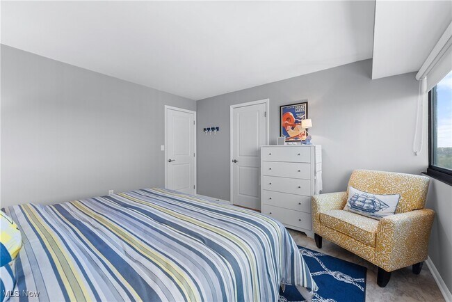 Building Photo - 12550 Lake Ave