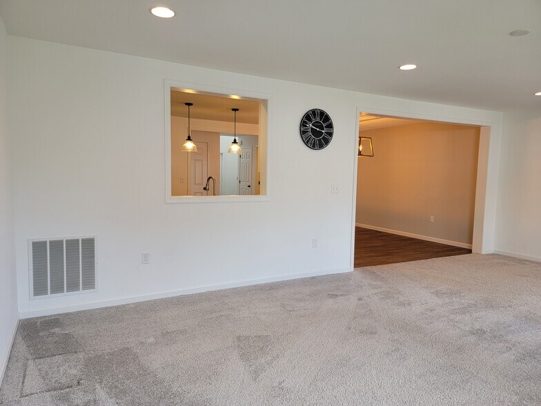 Building Photo - 207 Highland Ct