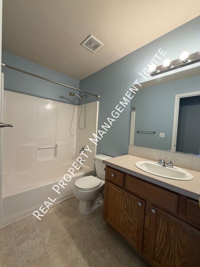 Building Photo - 309 NW Antler Loop
