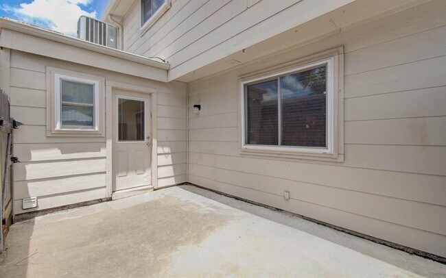 Building Photo - 8102 Amelia Rd