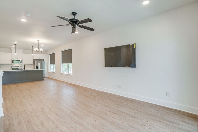 Building Photo - 2345 Benbrook Blvd