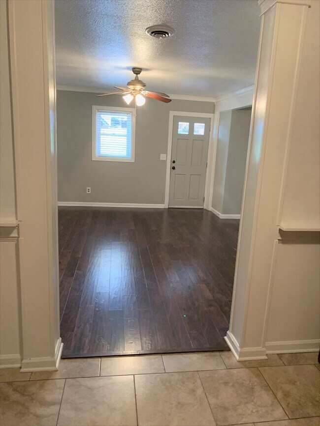 Building Photo - 3 Bdrm/2 Bath home    ?   Gray, TN