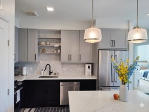 Building Photo - 287 Maverick St