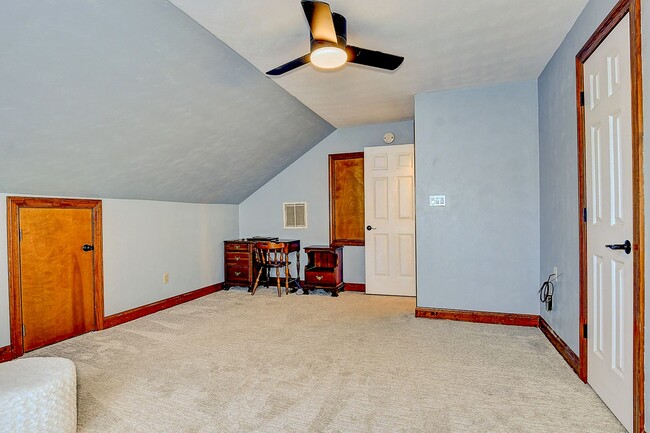 Building Photo - Spacious Ranch in Hickory