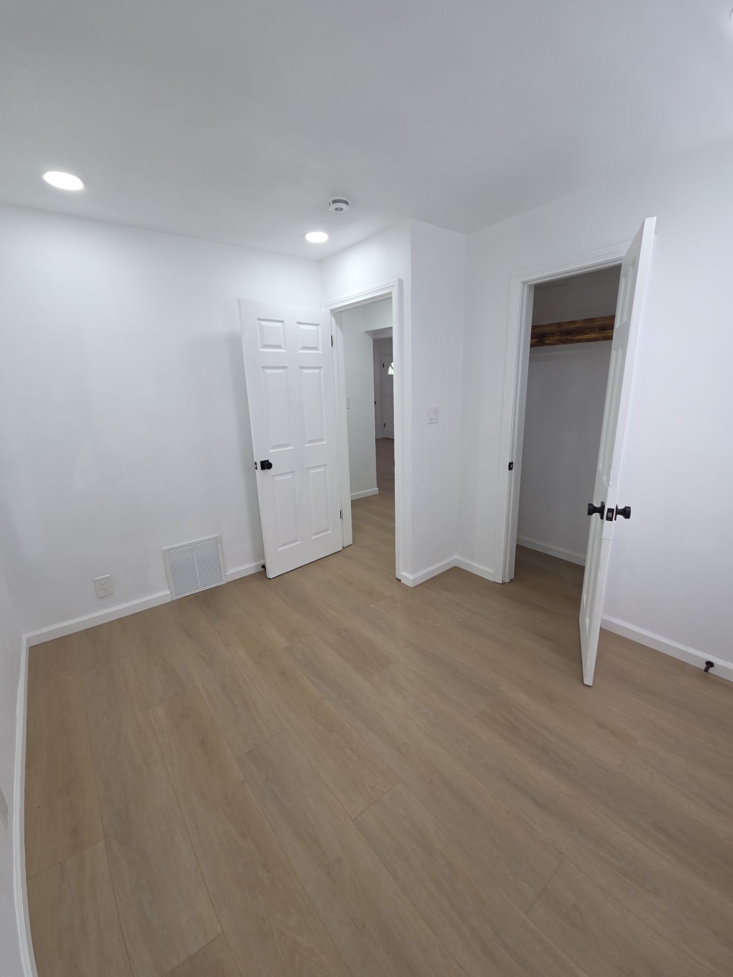 Building Photo - 509 N Rosedale Ave