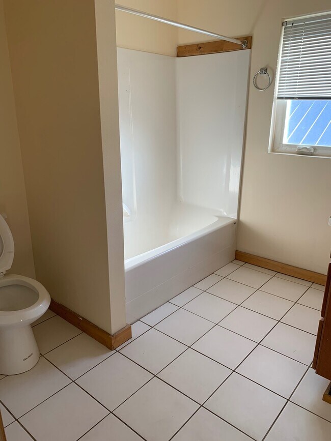 Building Photo - 213 S 28th St