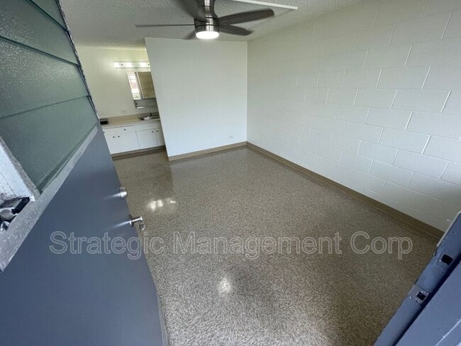 Building Photo - 1301 Lusitana St