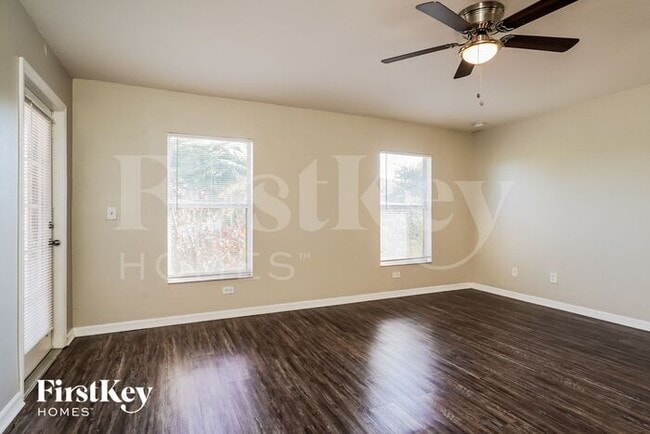 Building Photo - 4427 NE 10th Ct