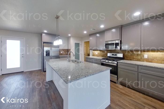 Building Photo - 2806 Daytona Ave