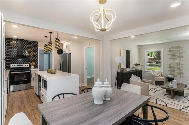 Building Photo - 2794 Mitchell Dr