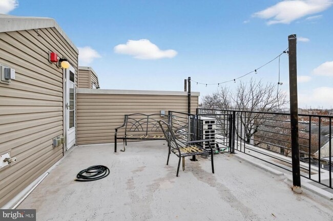 Building Photo - 1241 S 28th St