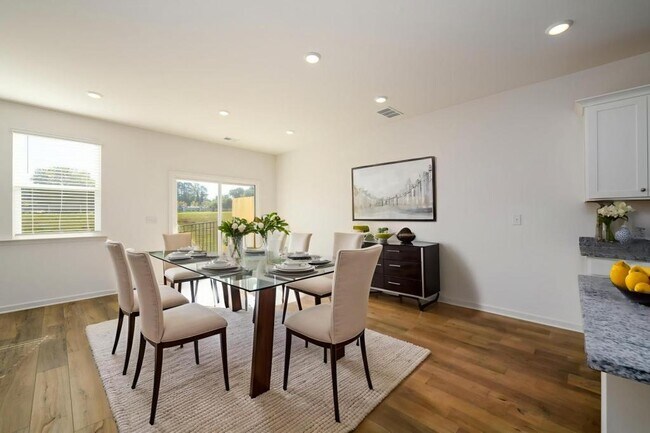 Building Photo - 2482 Van Fleet Cir