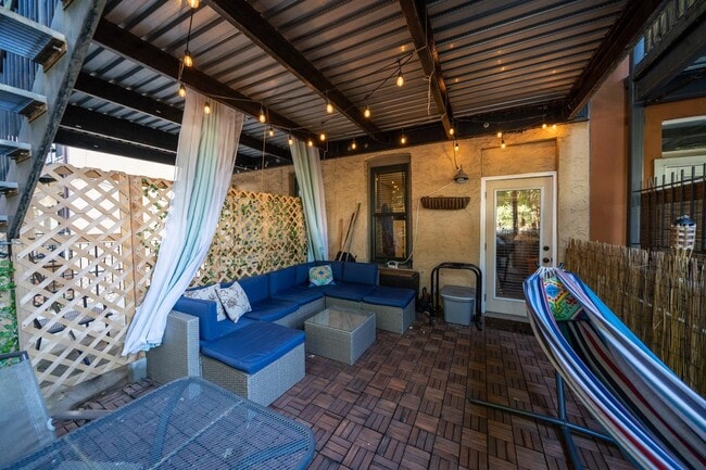 Building Photo - 126 Bright St