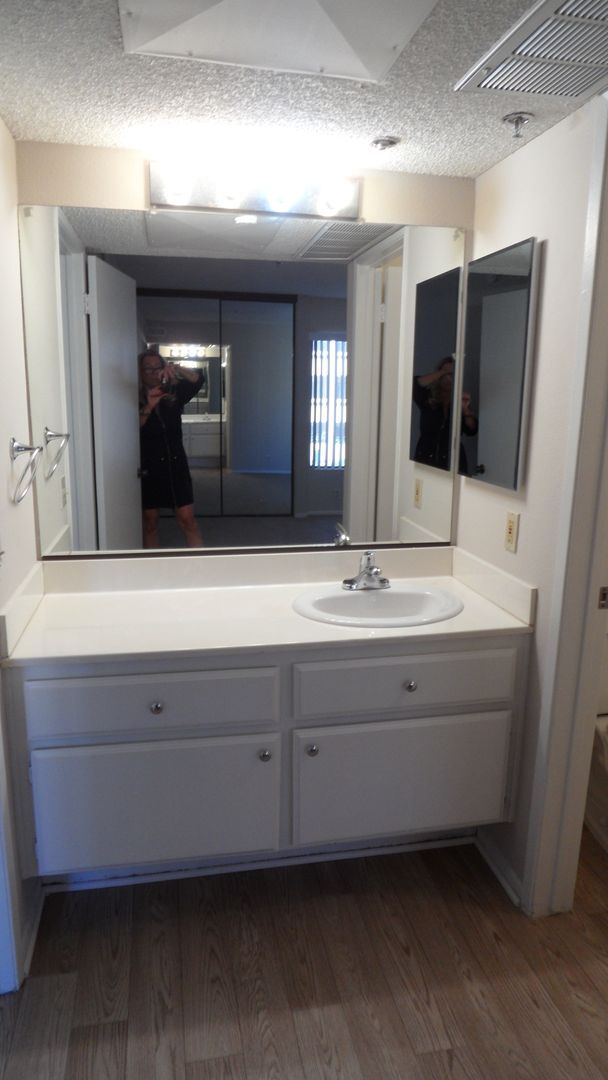 Building Photo - 55+ Senior Living Upgraded 1 BR 1 BA Gated...